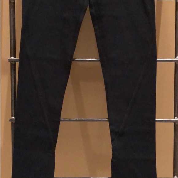 Urban Behavior Leggings - Picture 3 of 6